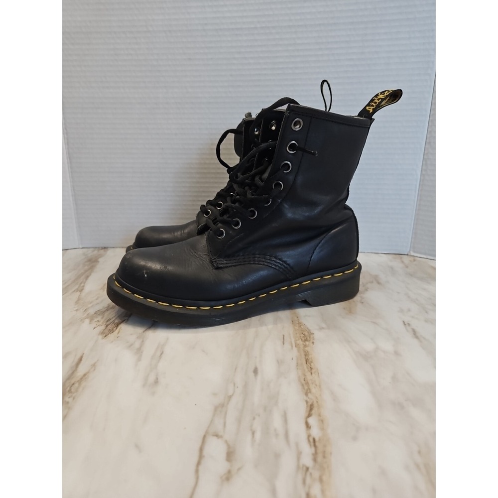 Dr. Martens 11821 Black Leather 8-Eye Lace-Up Combat Boots Size 6 *READ